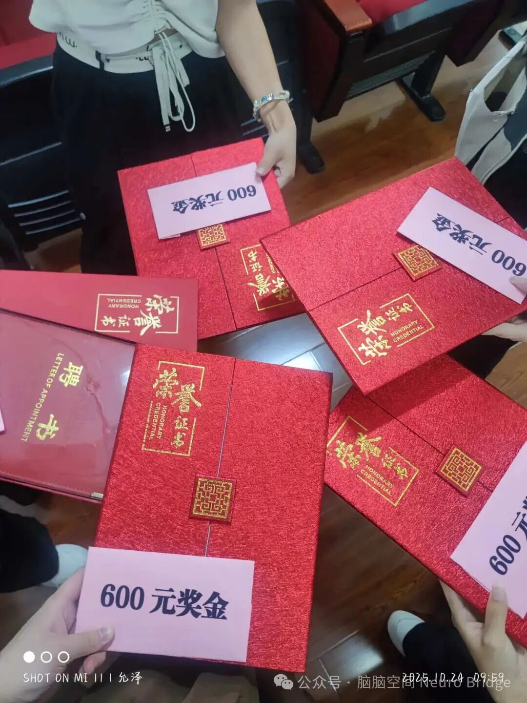 附上,和大学中认识的朋友,成为队友,一起打比赛,得奖,一起拿下优秀学员,奖学金